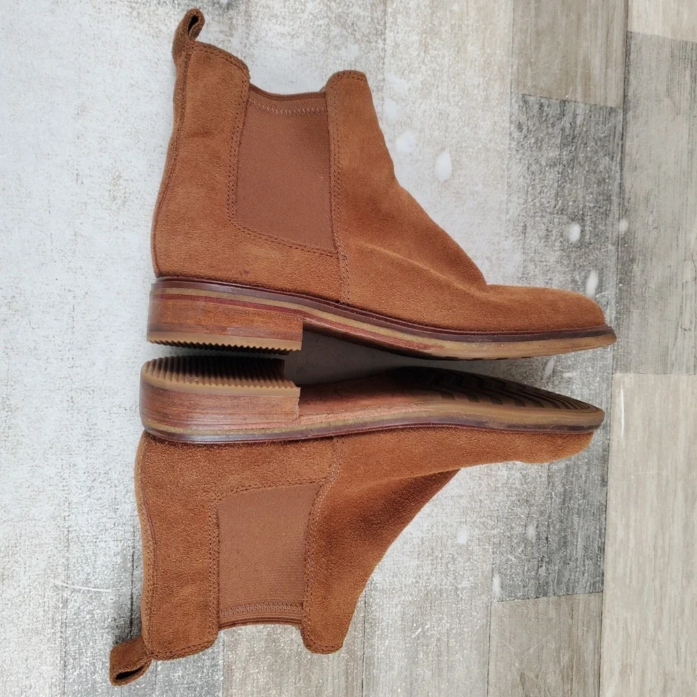 Clarks excellent black
